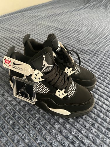 Customer photo review of Air Jordan 4 White Thunder