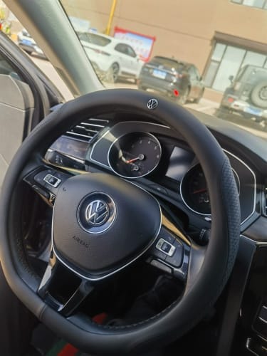 Customer photo review of Personalisierte Lederabdeckung für das Auto-Lenkrad