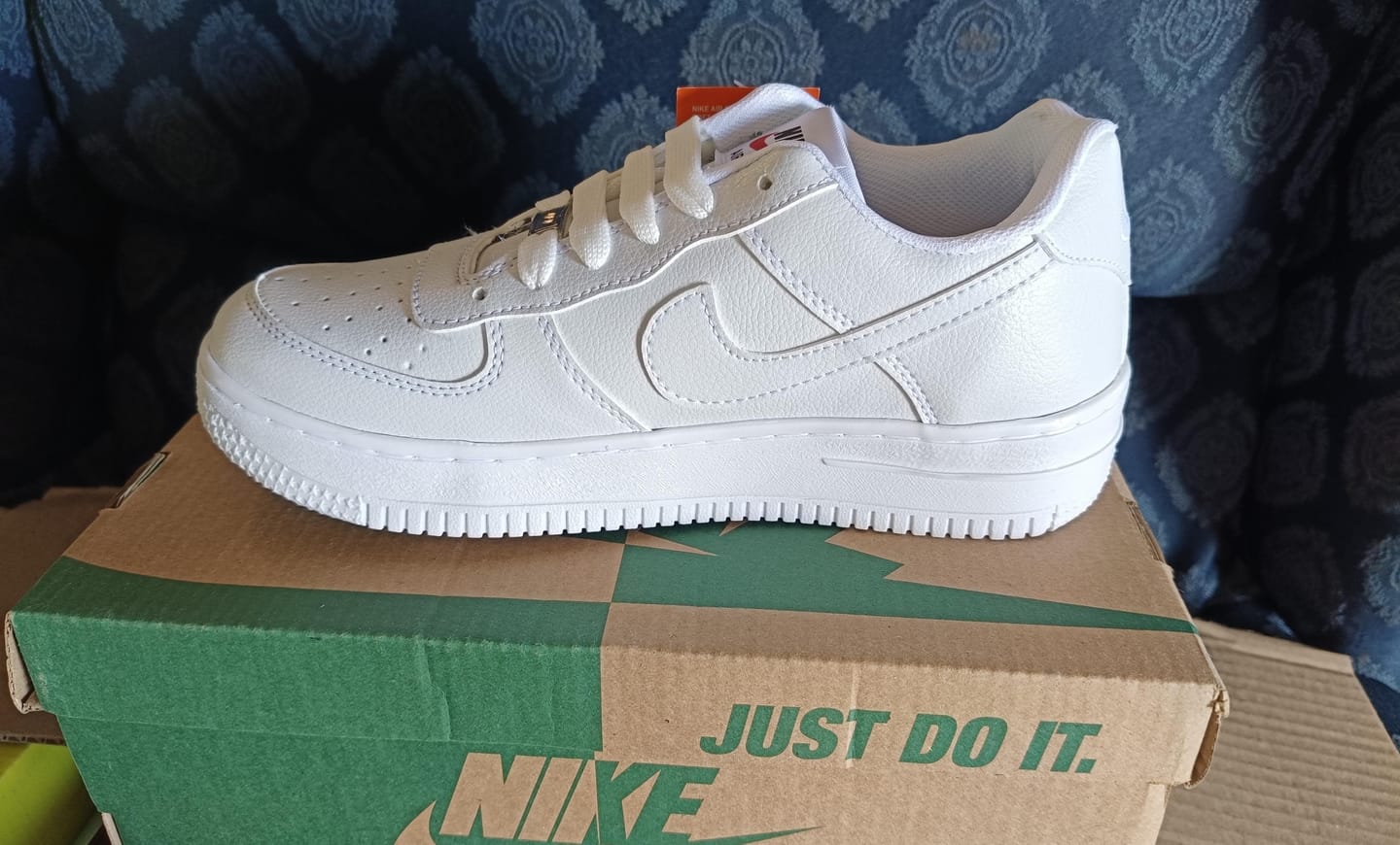 Customer photo review of Tenis 270 Blanco Total