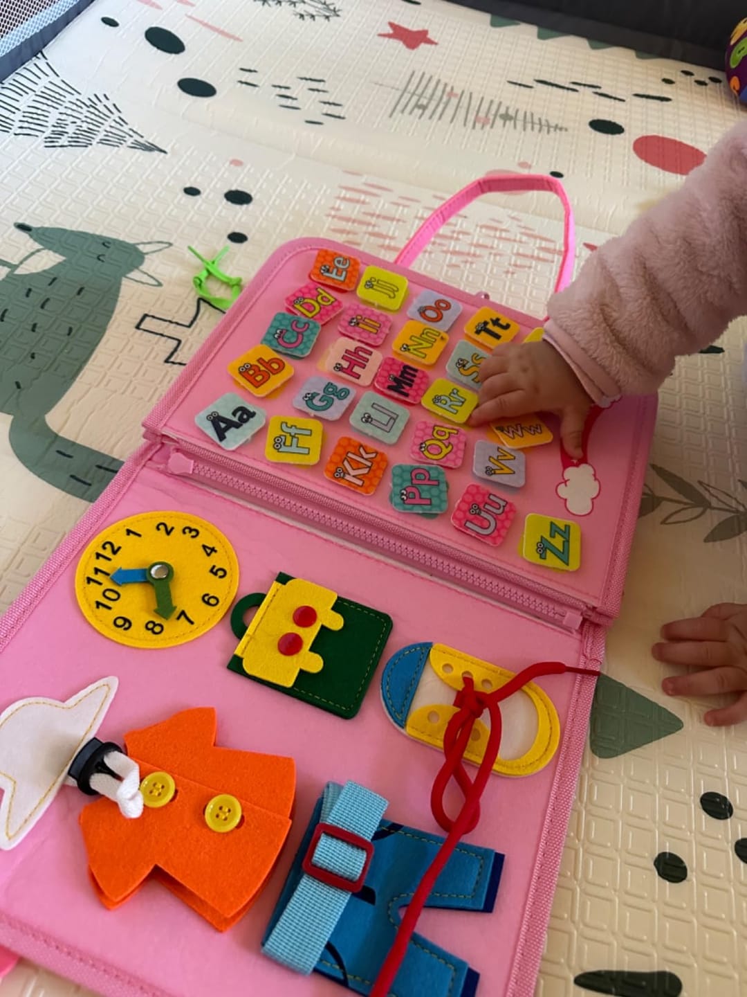 Customer photo review of Libro Sensorial Montessori — Como el iPad, pero cuando lo suelta ha aprendido algo