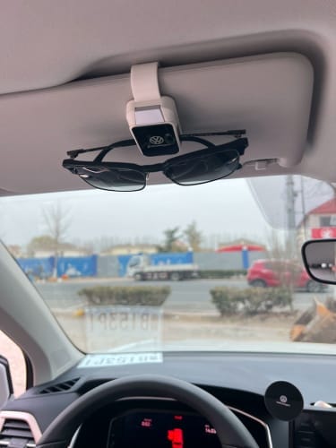 Customer photo review of Multifunktionaler Clip und Halter für Auto-Brillen