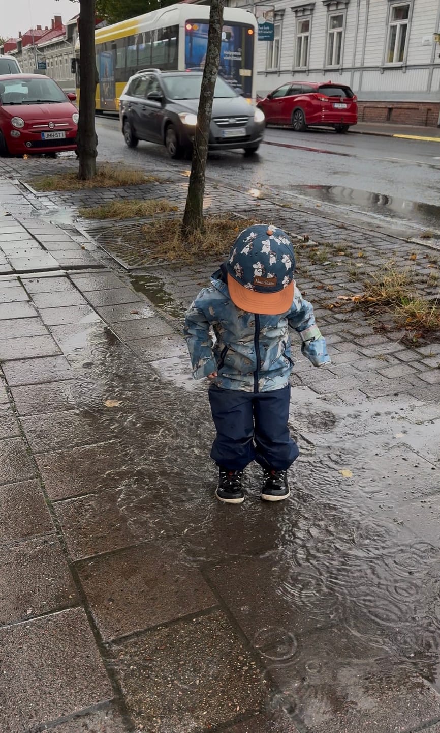 Customer photo review of Vaistoa Kaste lasten vedenpitävät paljasjalkakengät