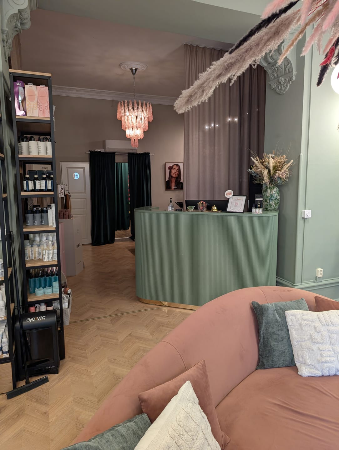Customer photo review of Recepcja kosmetyczna Averne LED – lada recepcyjna do salonu - Oliwkowy