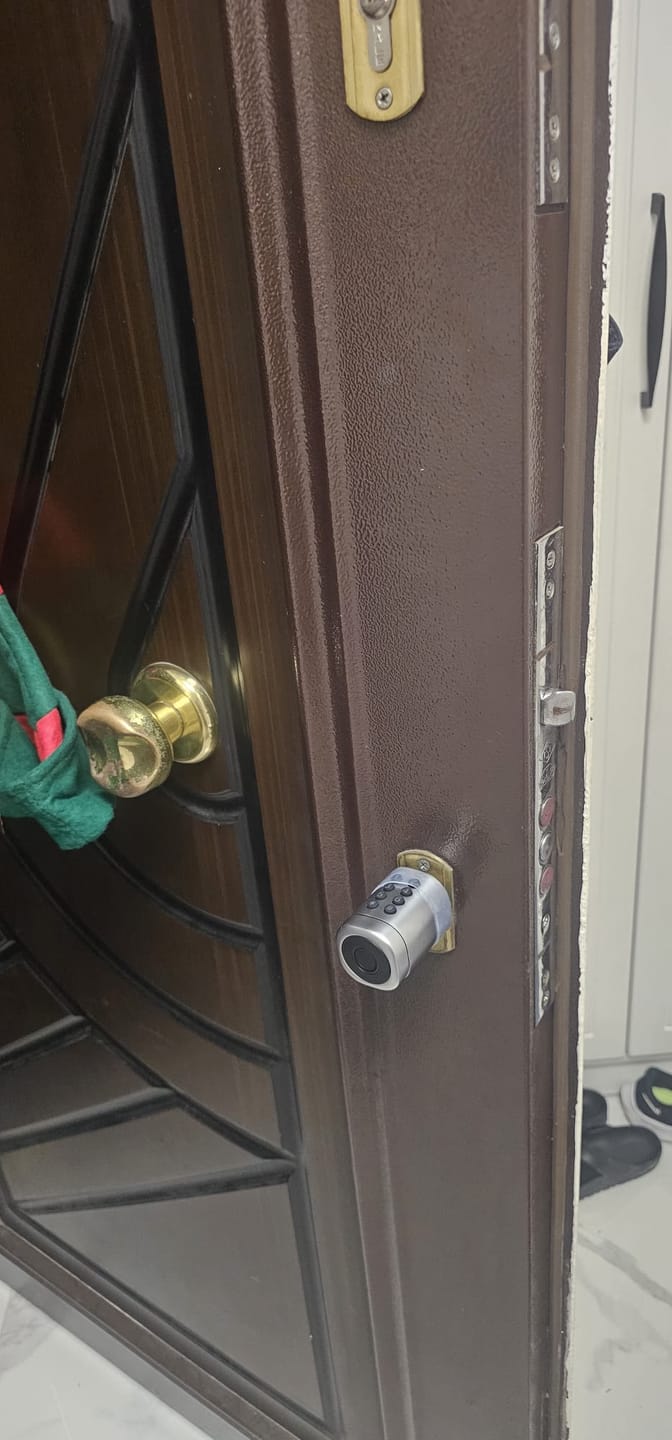 Customer photo review of Akıllı Kapı Kilidi | Gümüş Seri, 5'li Giriş, Parmak İzli, Mobil, Şifre, Kart, Smartlock (X8052)