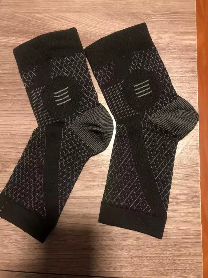 Customer photo review of SparkSocks™ – Компресивни чорапи за облекчаване на болката в стъпалата