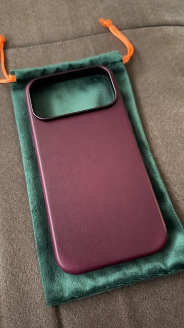 Customer photo review of iPhone 18 Pro Max Leather Case - MagSafe - Burgundy