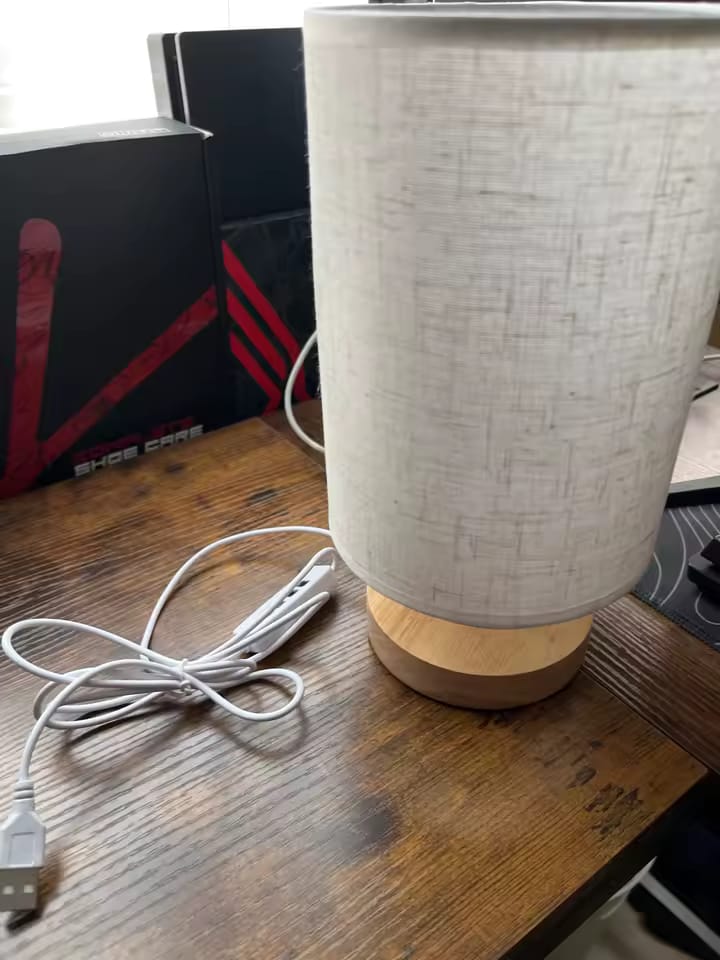 Customer photo review of Lampe de Table LED avec Pied en Bois et Abat-Jour en tissu