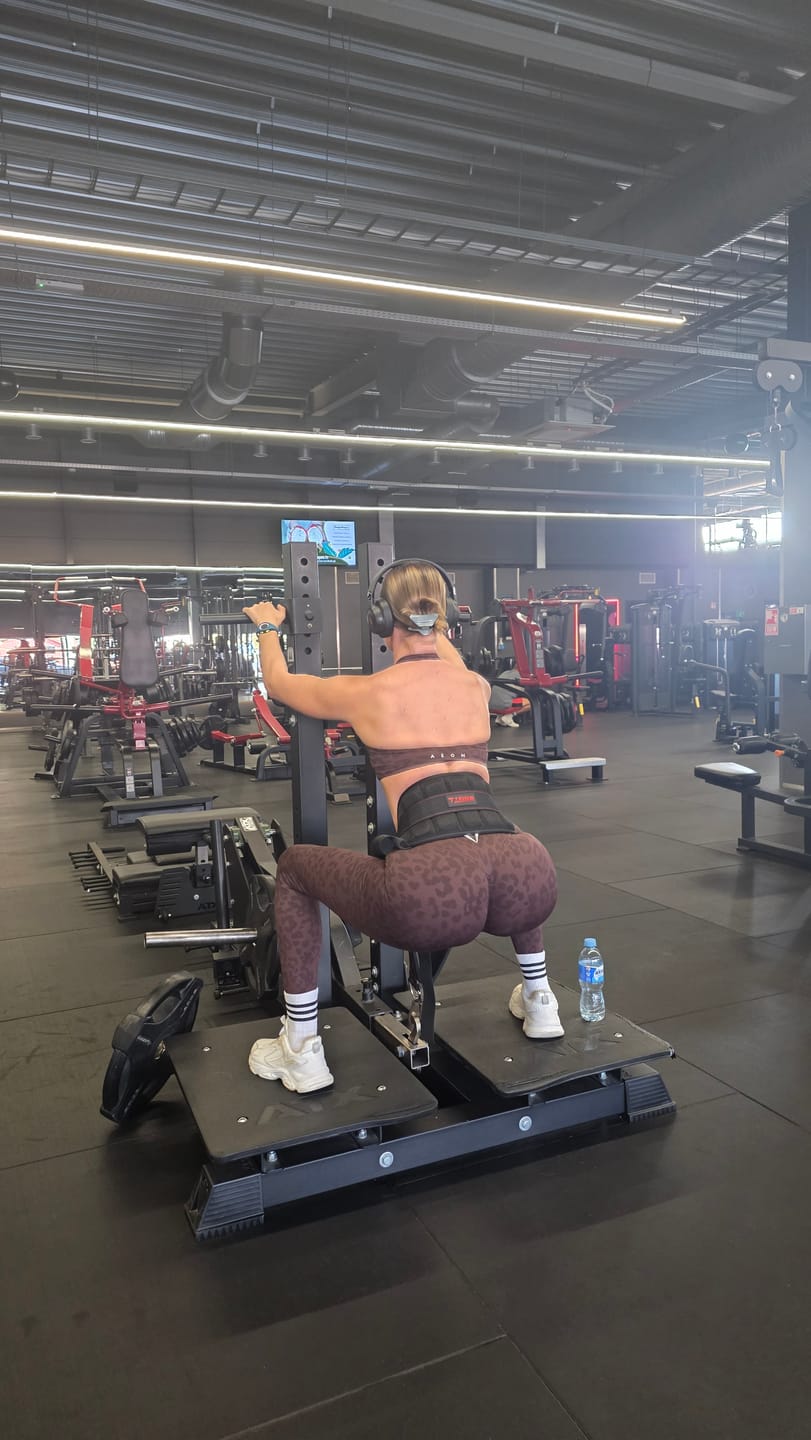 Customer photo review of MOTION LEO MID WAIST SCRUNCH LEGGINGS V2