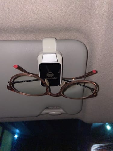 Customer photo review of Multifunktionaler Clip und Halter für Auto-Brillen