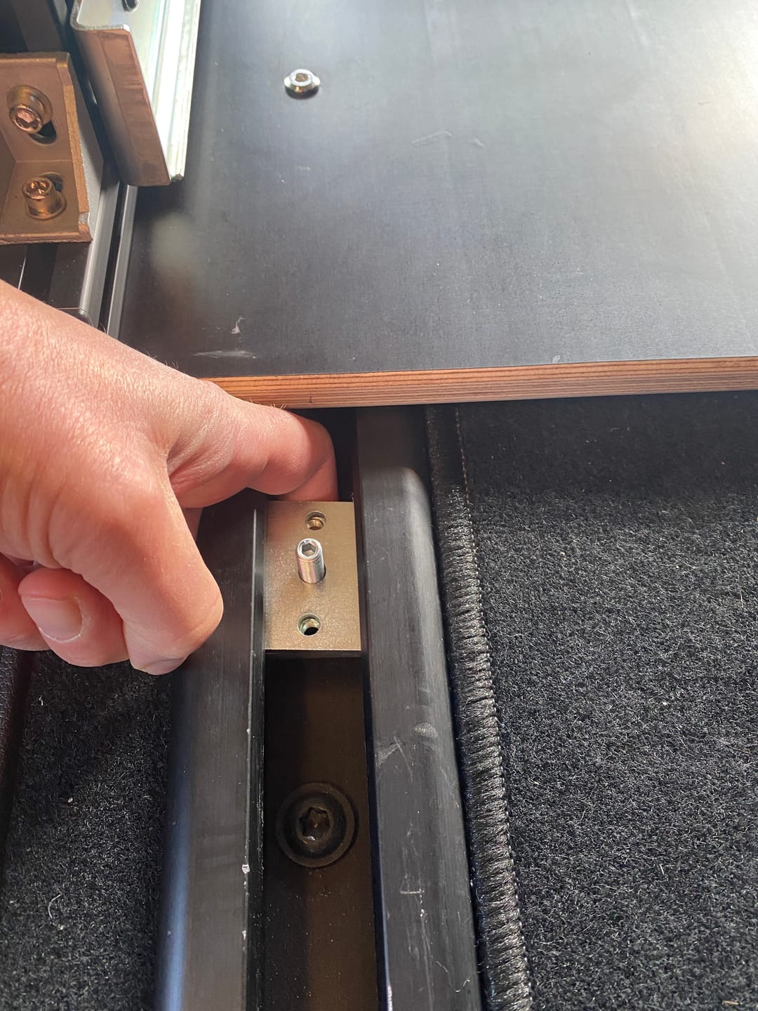 Customer photo review of PSA Nutenstein Fitting M8 Befestigung Schienensystem Citroen SpaceTourer, Peugeot Traveller und mehr
