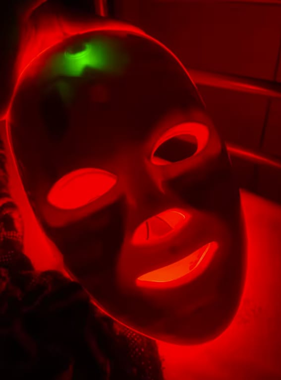 Customer photo review of Vöst — Máscara de luz LED facial