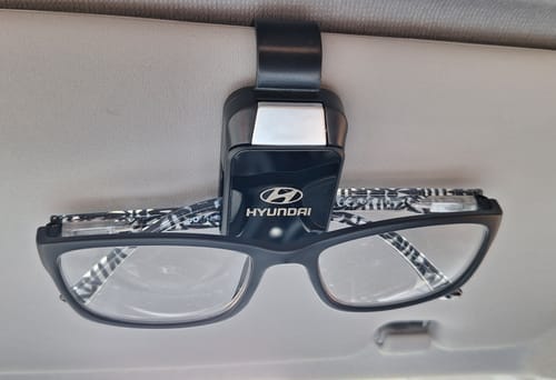 Customer photo review of Multifunktionaler Clip und Halter für Auto-Brillen