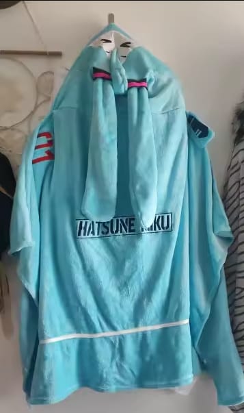 Customer photo review of Miku Cozy Winter Cloak