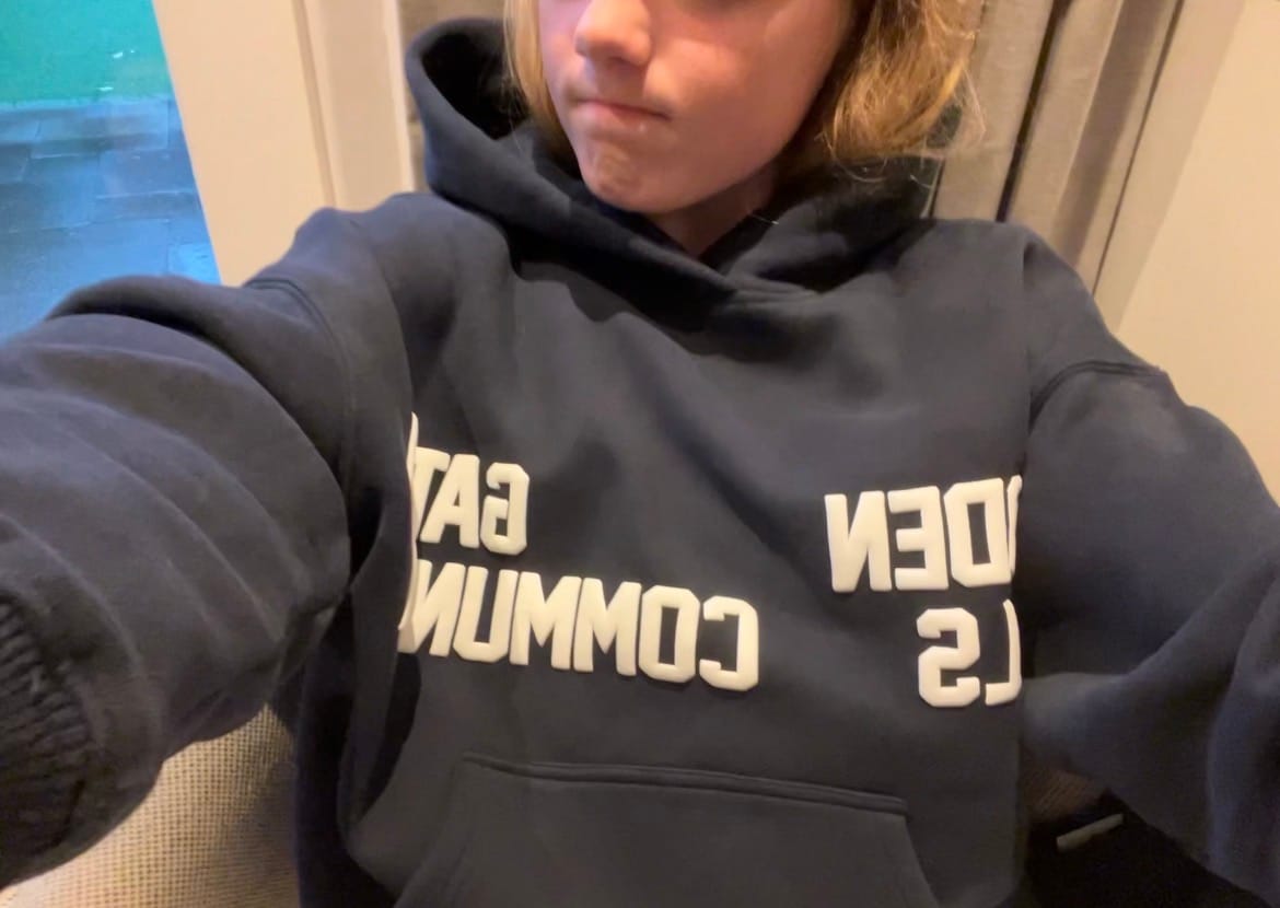 Customer photo review of GATED COMMUNITY HOODIE NAVY