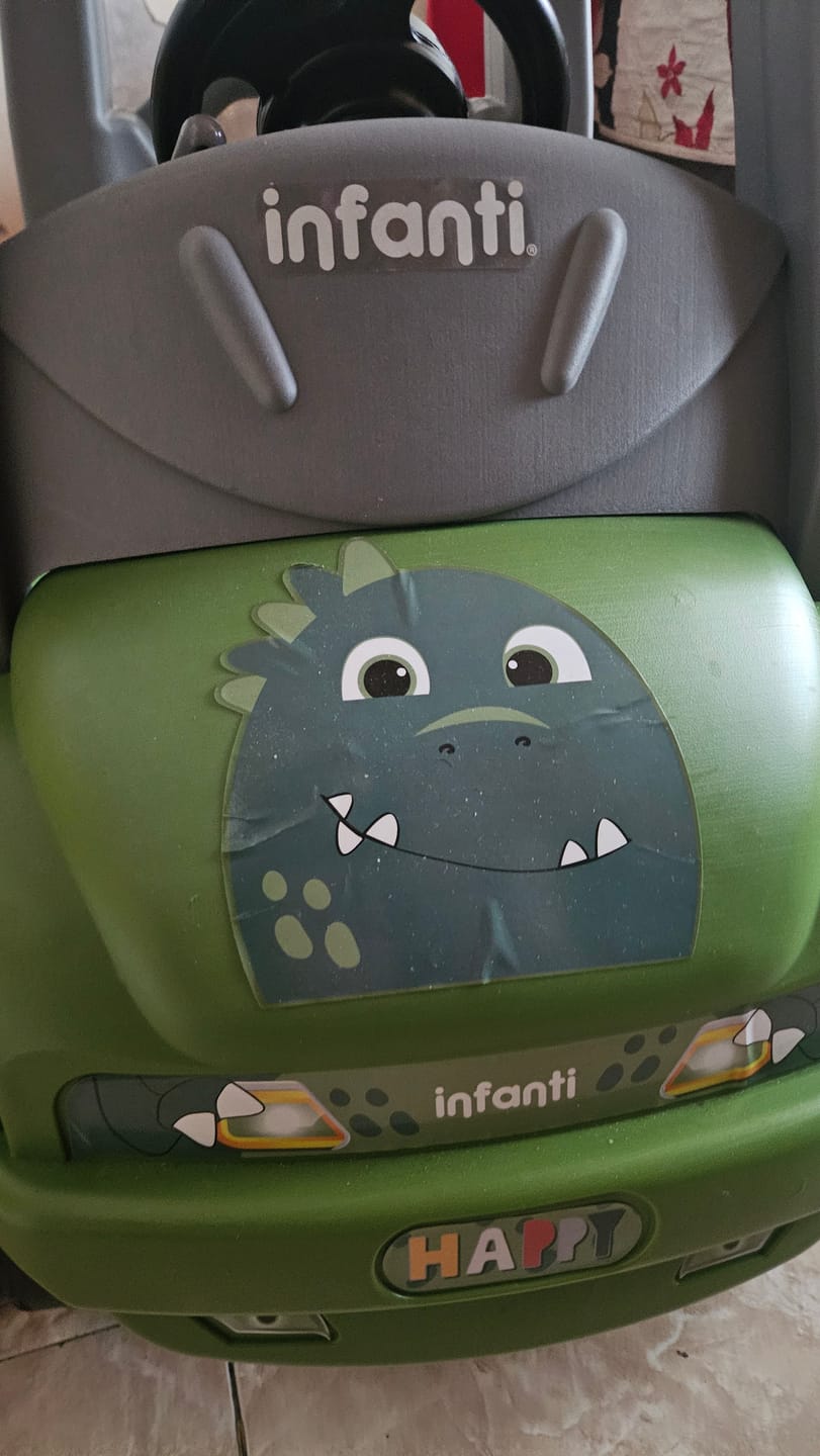 Customer photo review of Auto de Paseo Correpasillo Dino - Infanti
