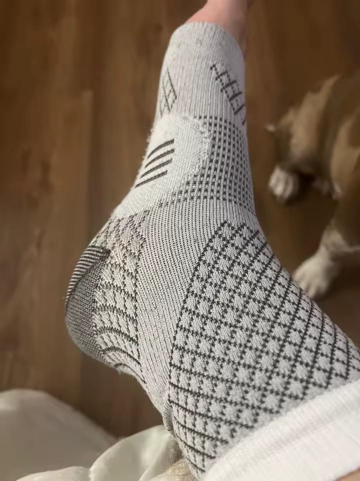 Customer photo review of SparkSocks™ – Компресивни чорапи за облекчаване на болката в стъпалата