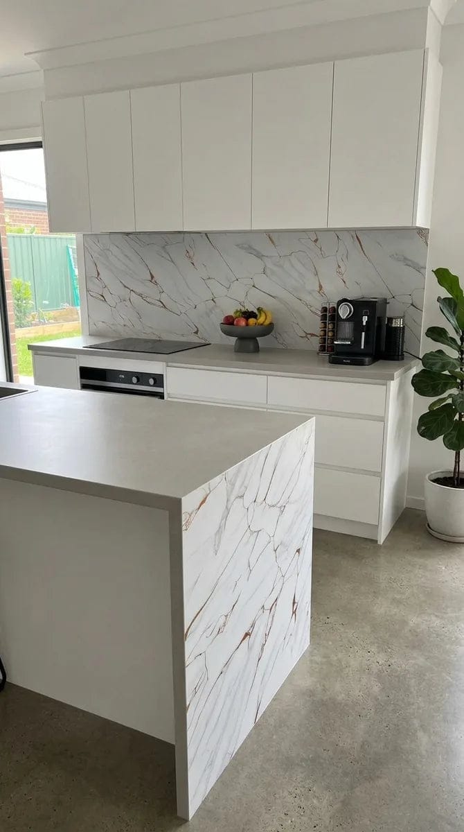 Customer photo review of Panneau PVC - Effet Marbre Blanc Gris - 250 x 120 cm – 100% Imperméable - 15 ans Garantie