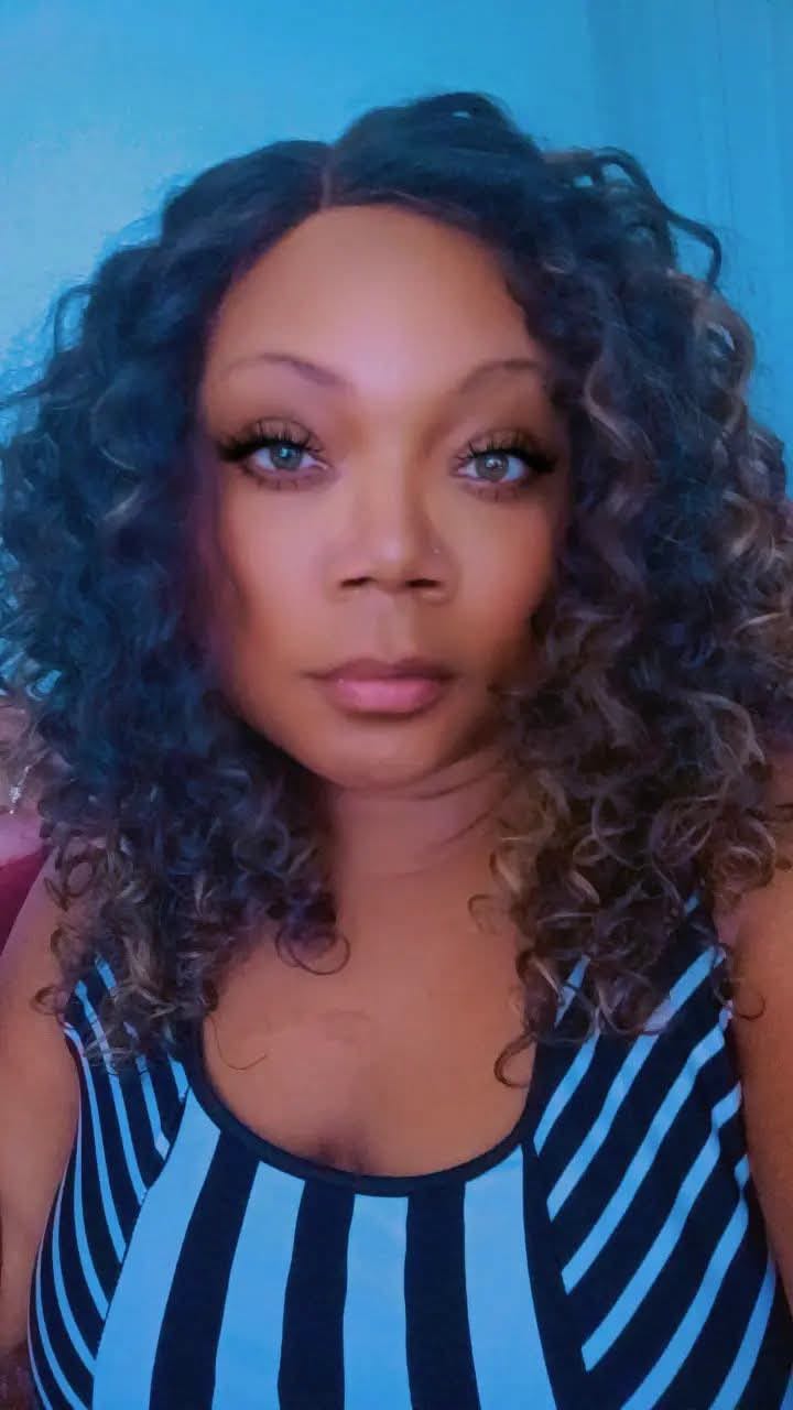 Customer photo review of Sensationnel Dashly HD Deep Parting Lace Front Wig - UNIT 45 - Pre-Plucked