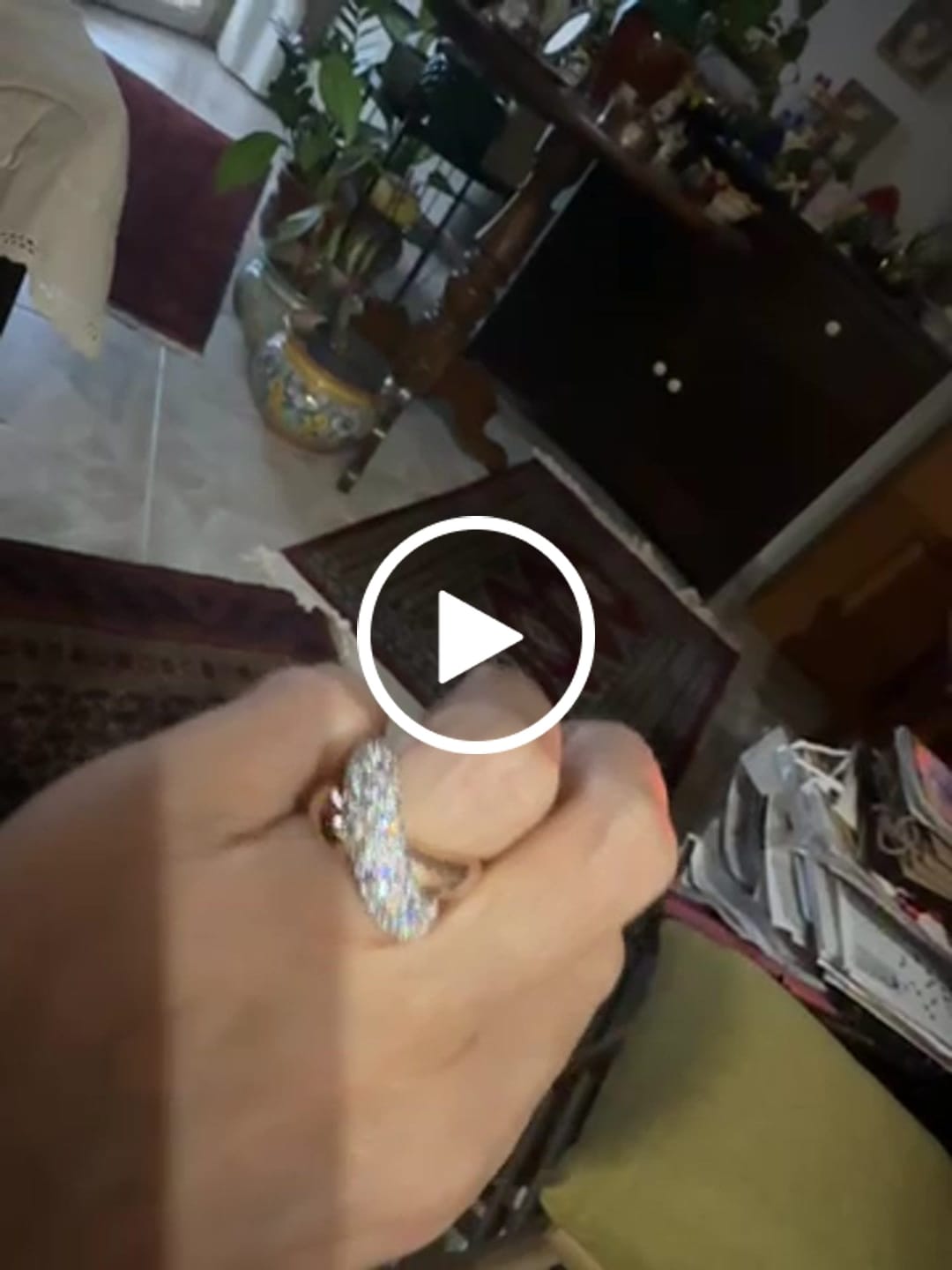 Customer video review of Anello a Intreccio in Pavé di Cubic Zirconia
