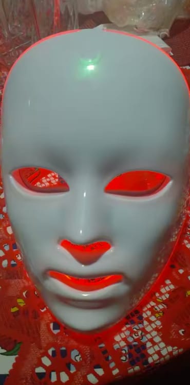 Customer photo review of Vöst — Máscara de luz LED facial
