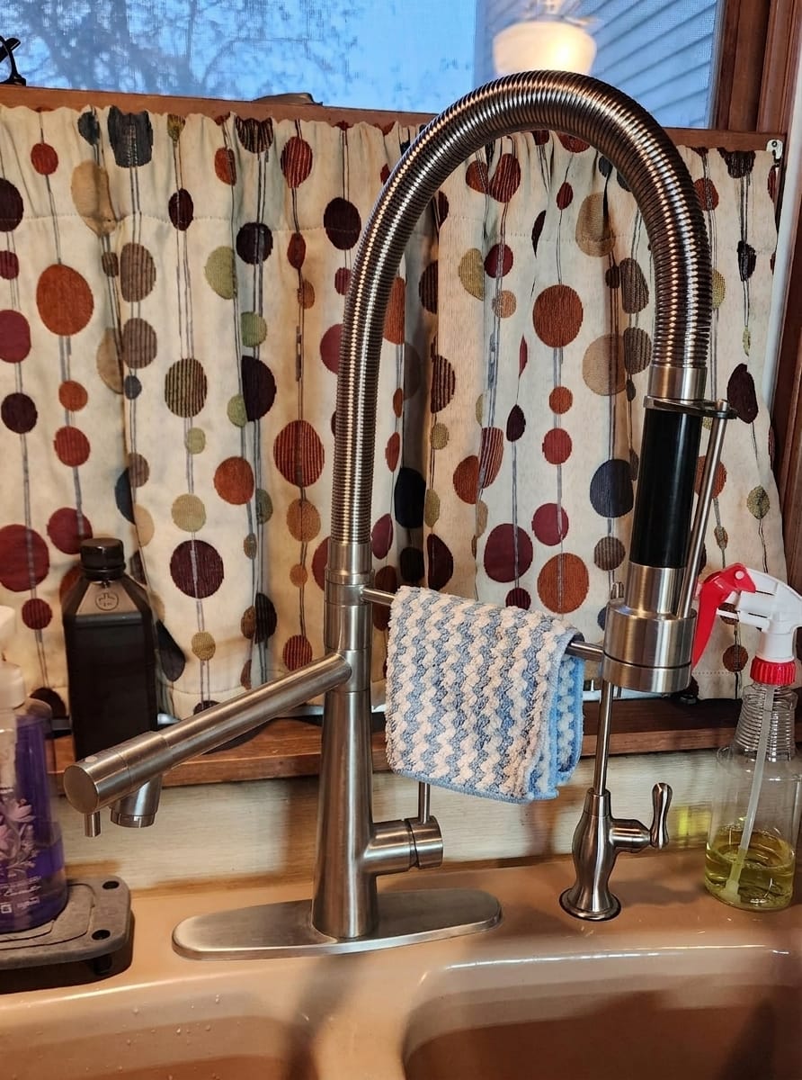 Customer photo review of Arreso - High-Quality Contemporary Commercial Kitchen Faucet with Pull-Down Sprayer