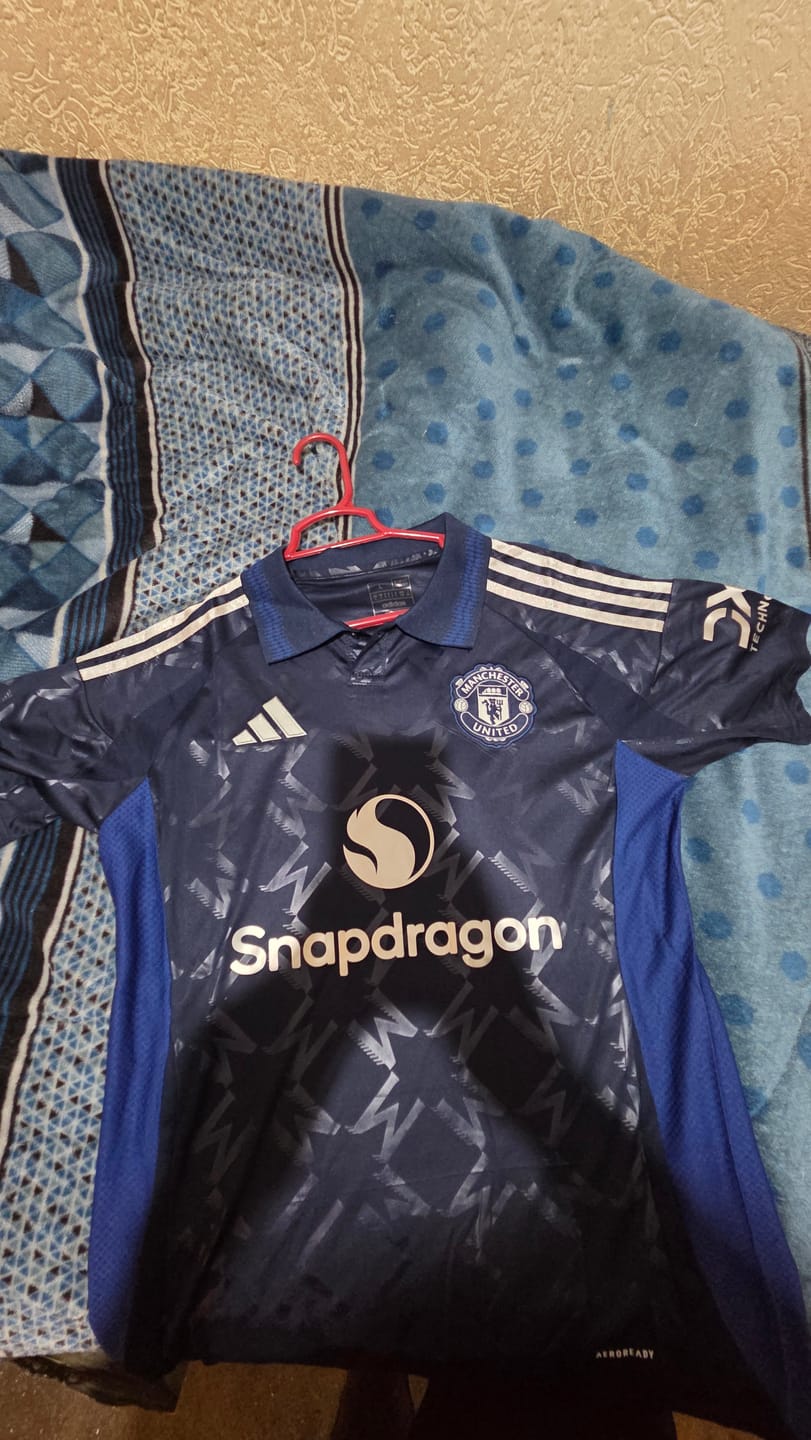 Customer photo review of MANCHESTER UNITED 24/25 VISITA