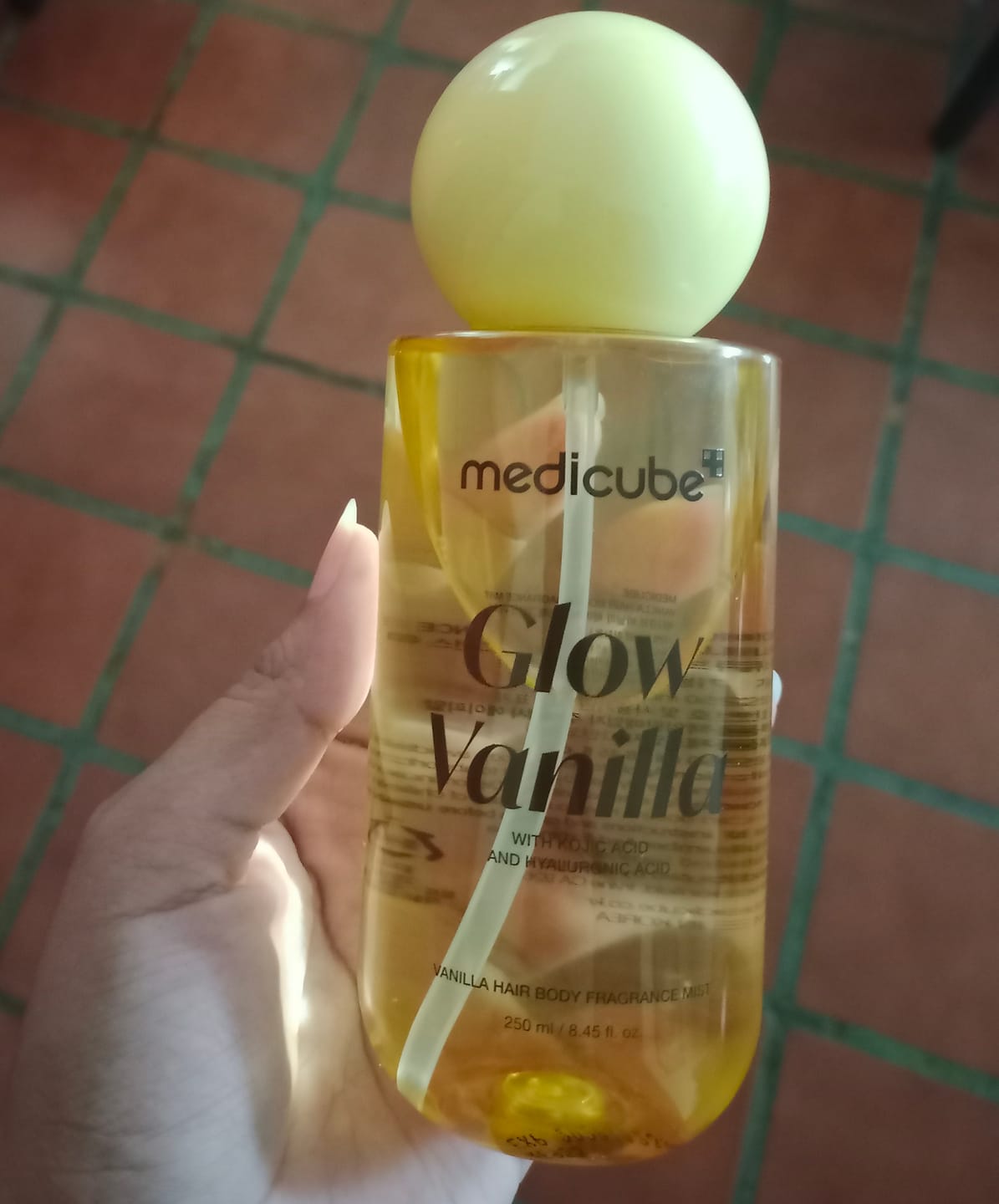 Customer photo review of MEDICUBE - Vanilla Hair Body Fragrance Mist | Fragancia