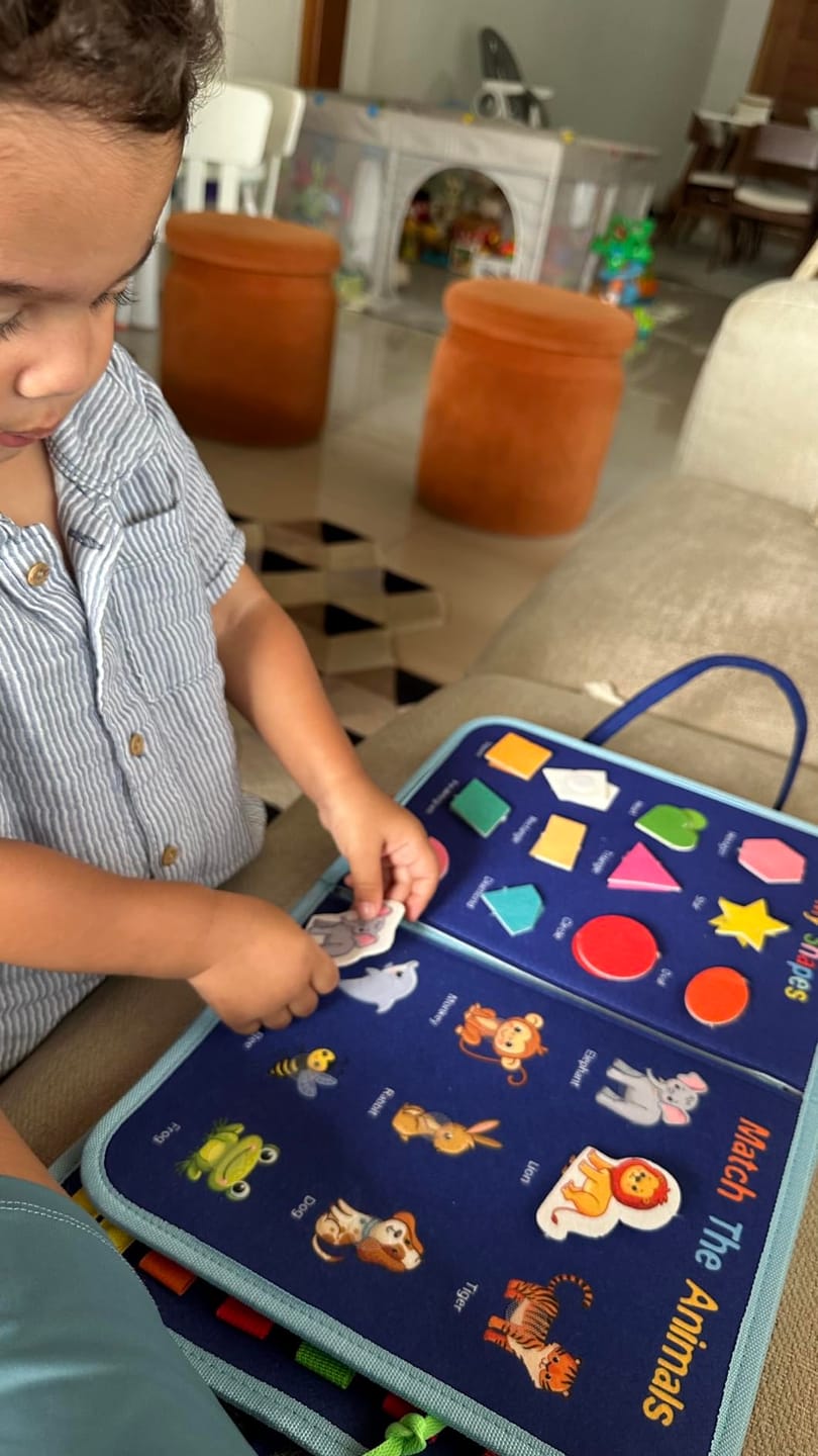 Customer photo review of Libro Sensorial Montessori — Como el iPad, pero cuando lo suelta ha aprendido algo