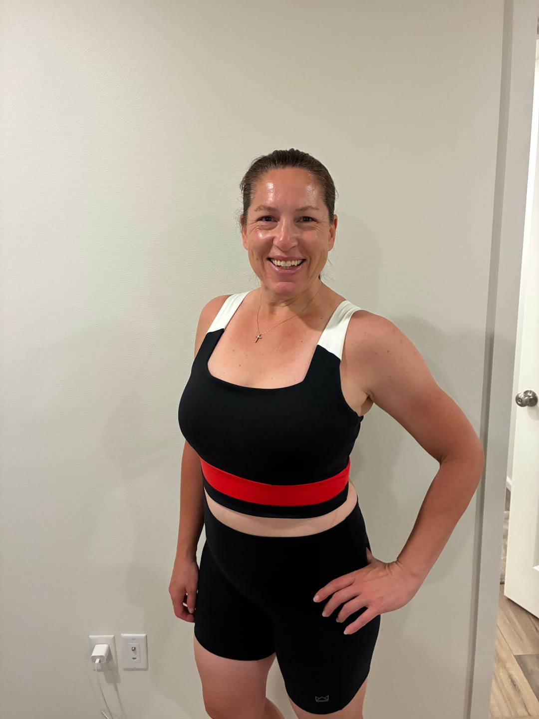 Customer photo review of BOLD Color Blocked Square Neck Long Lined Bra