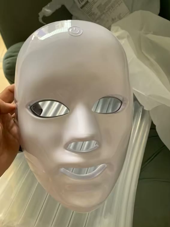 Customer photo review of Vöst — Máscara de luz LED facial