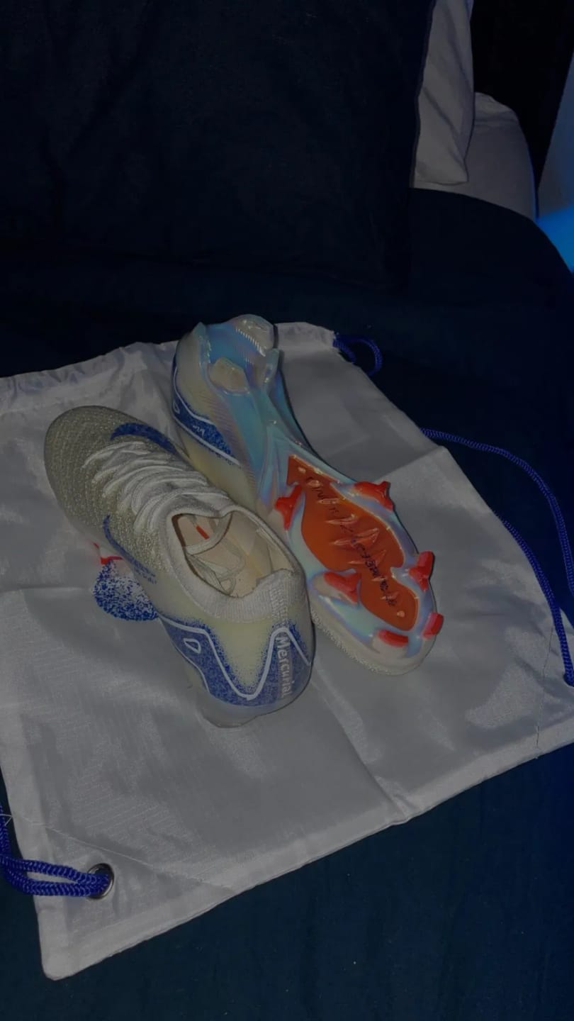 Customer photo review of Mercurial Vapor 16 Elite SG Blueprint