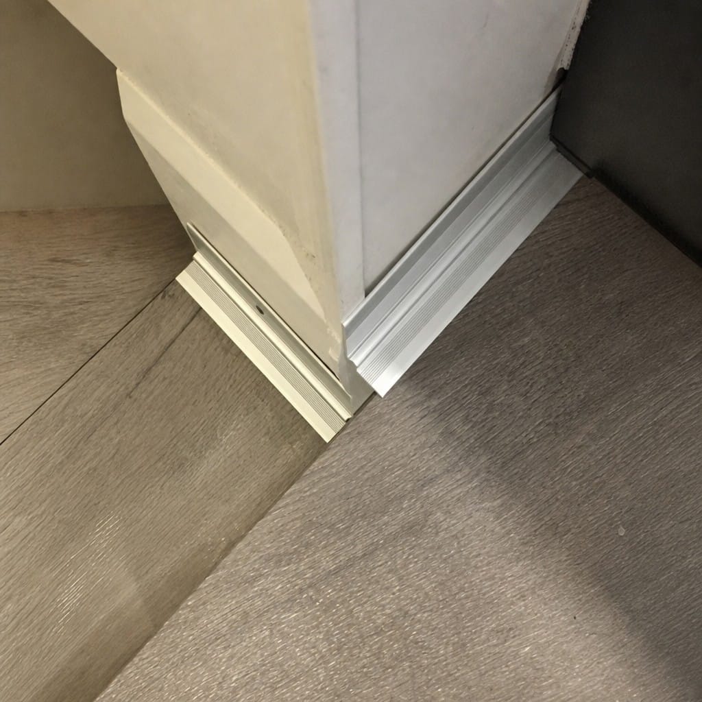 Customer photo review of Aluminium Stair Corner Trim 28x28mm - Inner Corner for 5mm LVT