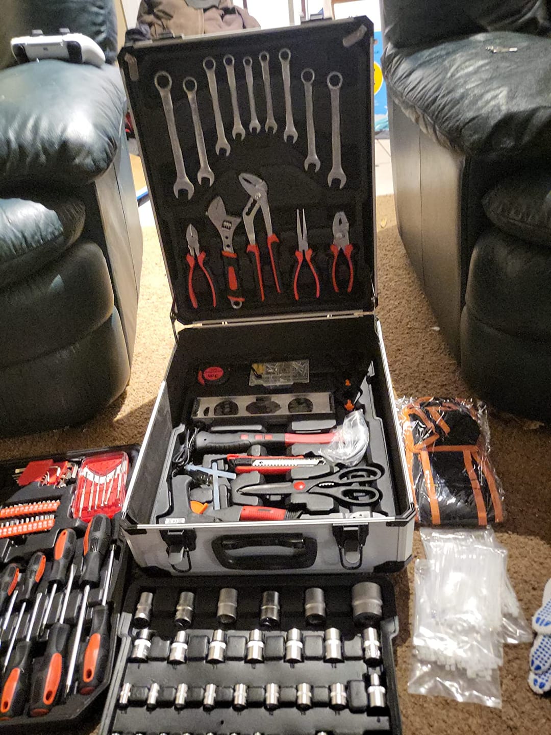 Customer photo review of PROMASTERTOOL™ 899-Piece Professional Tool Kit