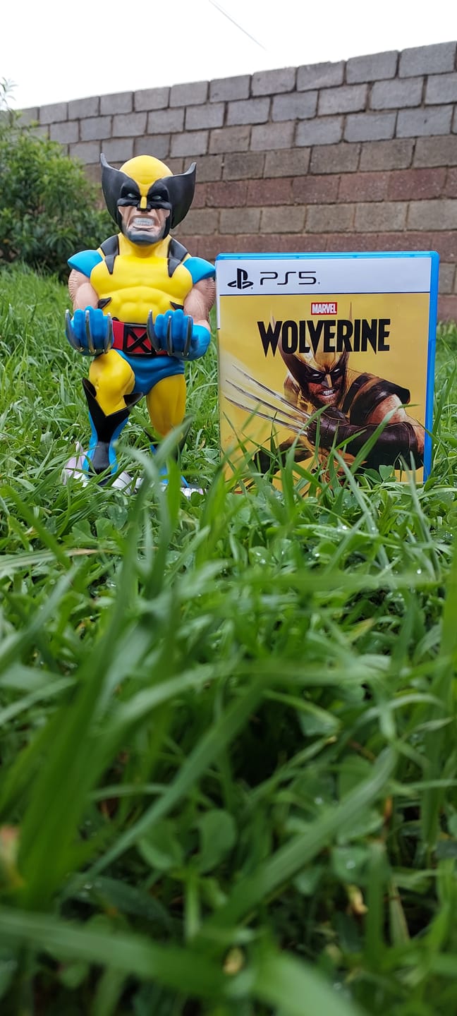 Customer photo review of Marvel's Wolverine (PS5) + Cable Guy: Wolverine Bundle