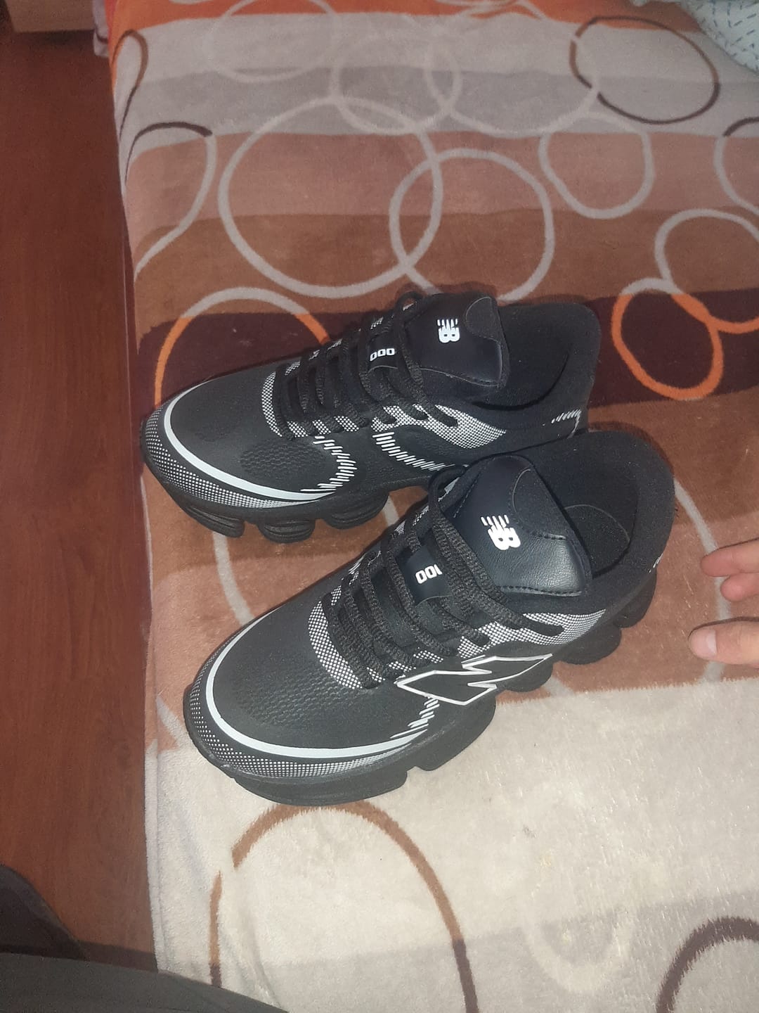 Customer photo review of NEW BALANCE 2000