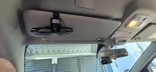 Customer photo review of Multifunktionaler Clip und Halter für Auto-Brillen