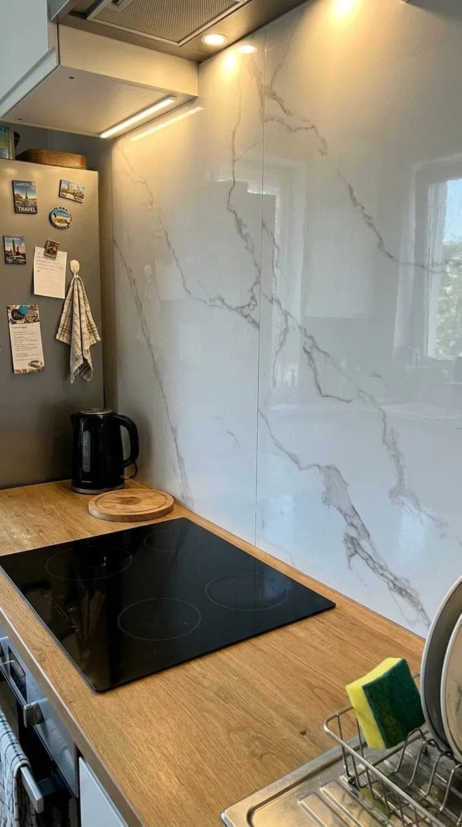 Customer photo review of Panneau PVC - Effet Marbre Blanc - 250 x 120 cm – 100% Imperméable - 15 ans Garantie