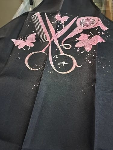 Customer photo review of Tablier de Coiffeur Noir avec Motifs Rose