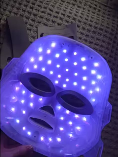 Customer photo review of Vöst — Máscara de luz LED facial