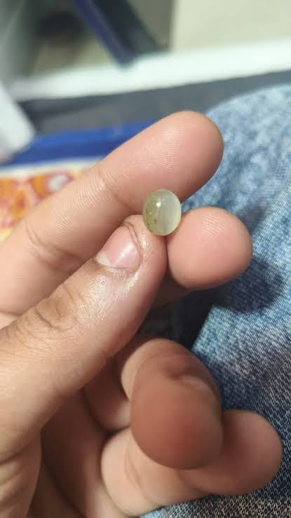 Customer photo review of Natural Cat's Eye Gemstone (Lehsunia) – Certified Chrysoberyl