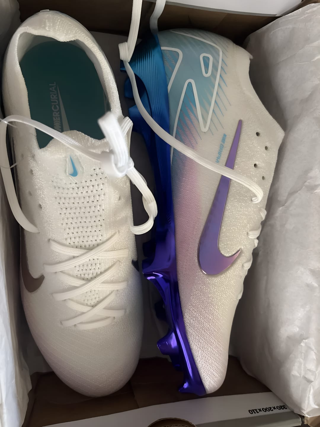 Customer photo review of Mercurial Vapor 16 Elite AG Chromatic