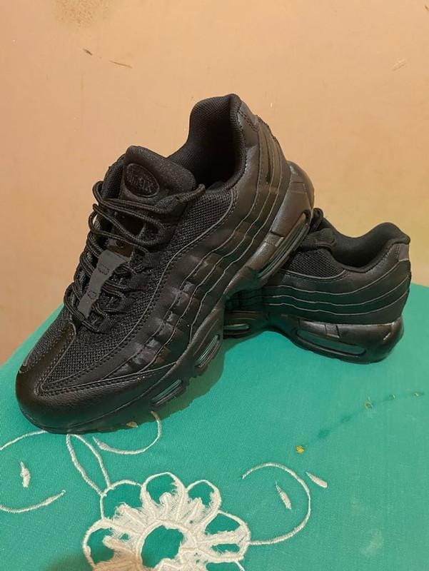 Customer photo review of Air Max 95 "Triple Black"
