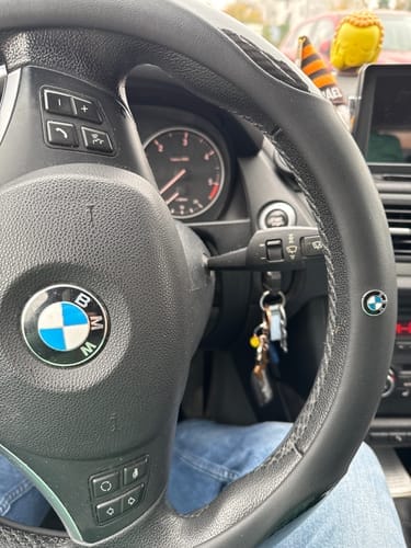 Customer photo review of Personalisierte Lederabdeckung für das Auto-Lenkrad