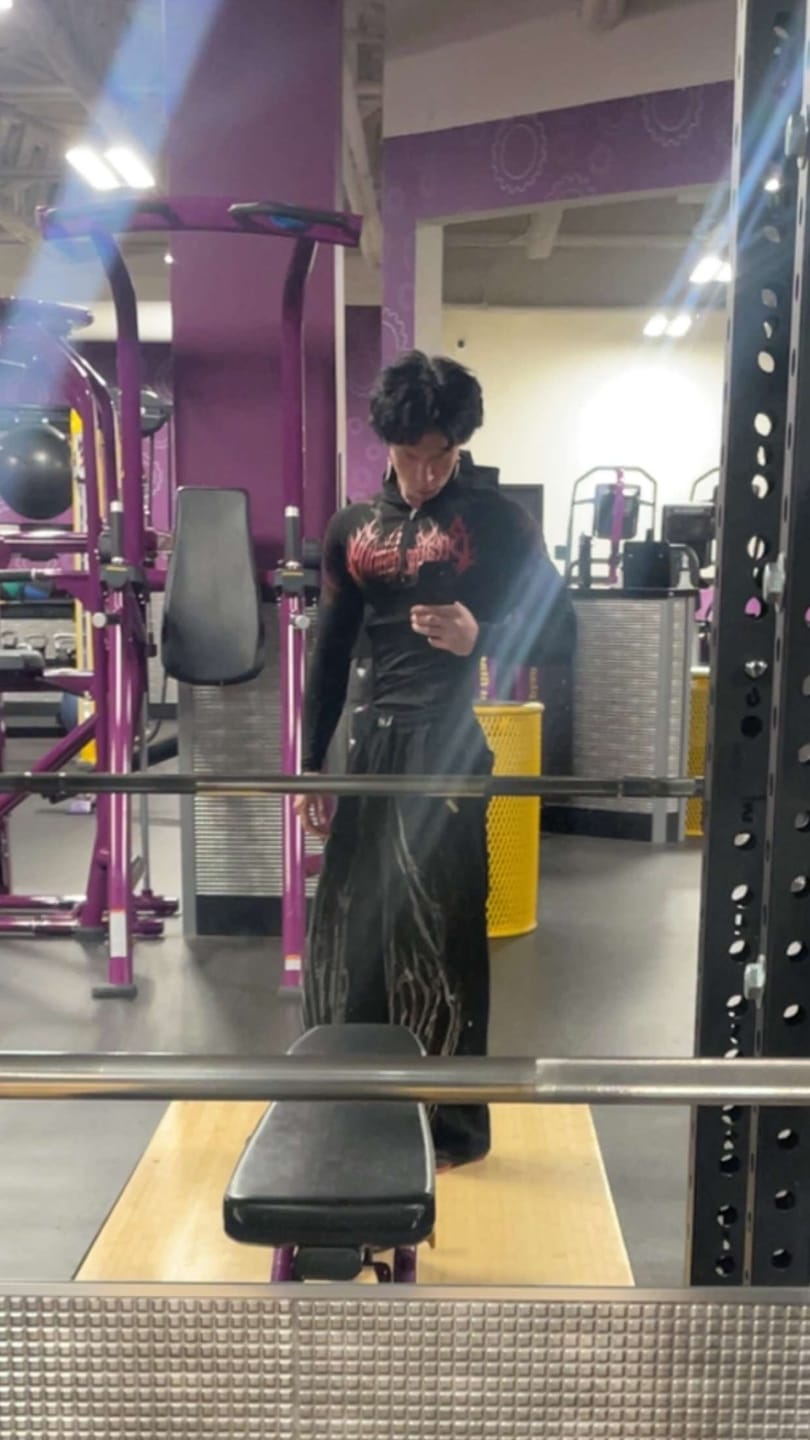 Customer photo review of Venom Texture Symbiote Banana sweatpants [VOID BLACK]