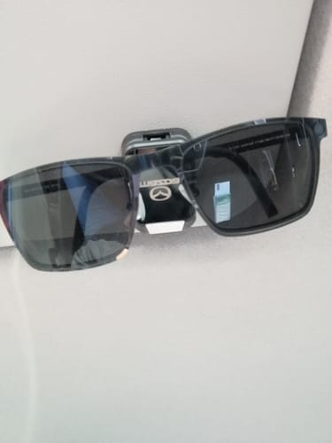 Customer photo review of Multifunktionaler Clip und Halter für Auto-Brillen