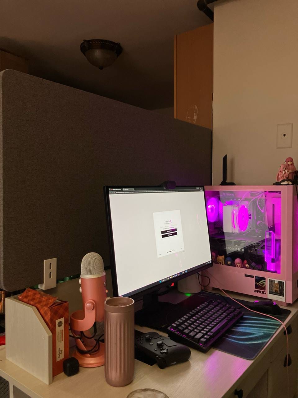 Customer photo review of Universal Desk Privacy Panel