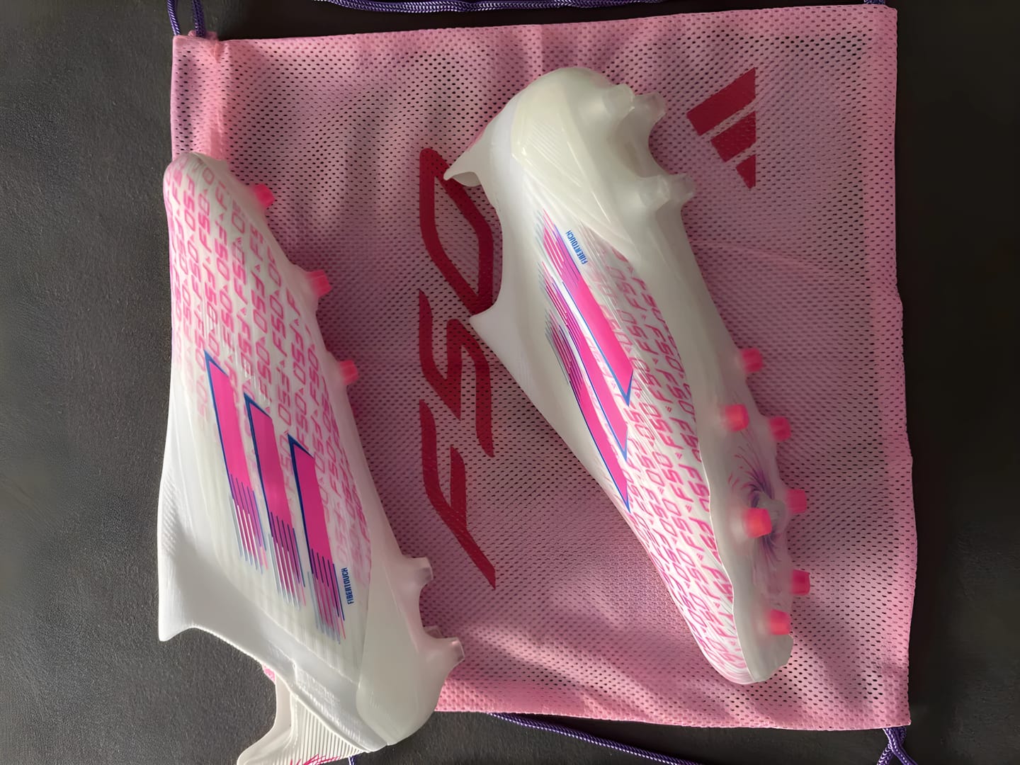 Customer photo review of F50 Elite Laceless FG Spakfusion X Rodman