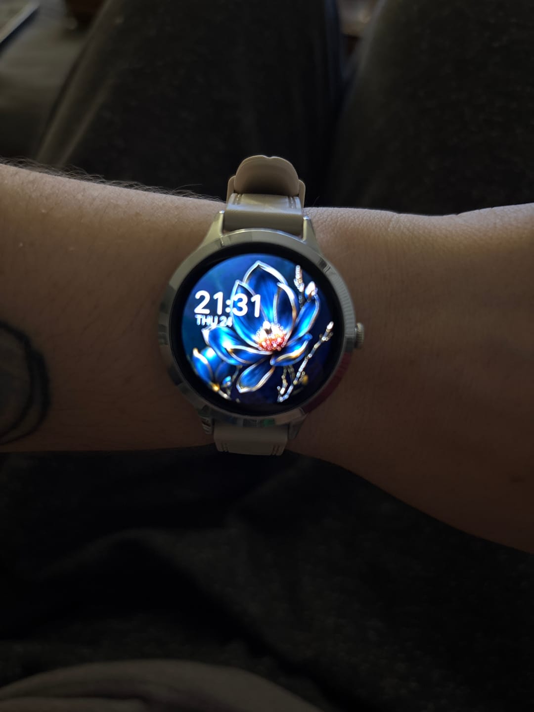 Customer photo review of NOVACCHI SOLARA Petite — Women's Smartwatch for Small Wrists