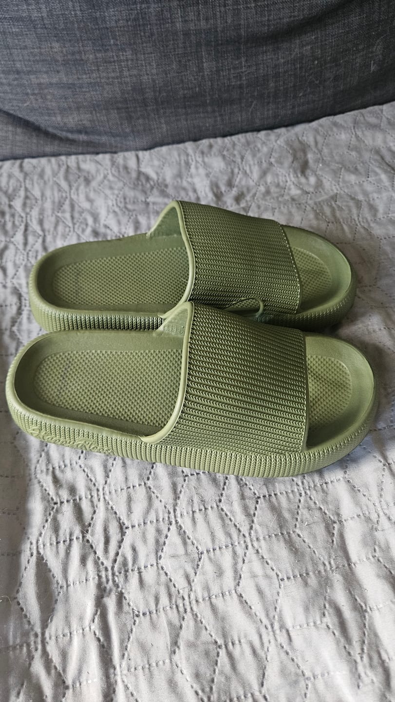 Customer photo review of HappyFlops Original Drop 002