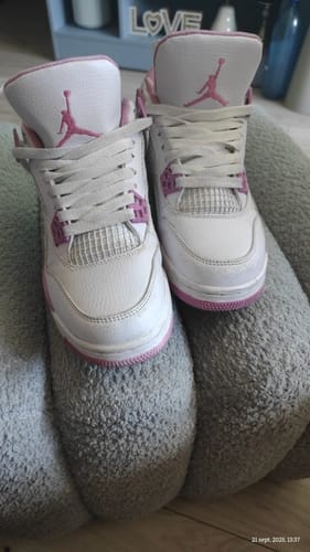 Customer photo review of Air Jordan 4 Pink Oreo